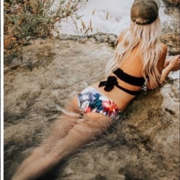 Cupshe Tropical Bottoms Black Wrap Top Size Small - Picture 1 of 5